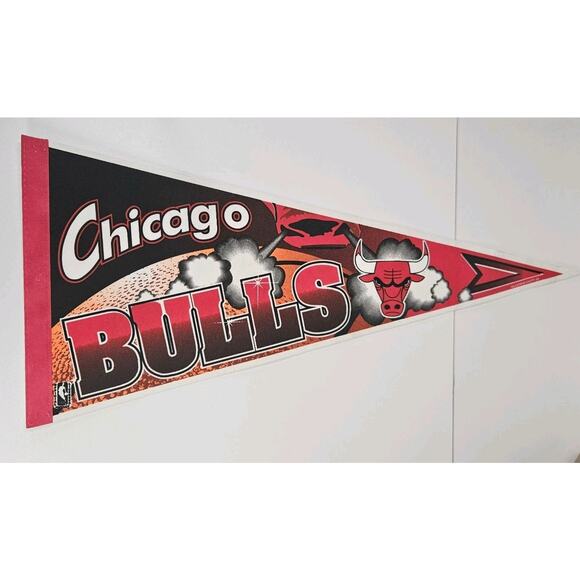 Vintage 90s Chicago Bulls NBA Basketball Red Smoke Pennant Tag Express Duluth - Picture 1 of 5